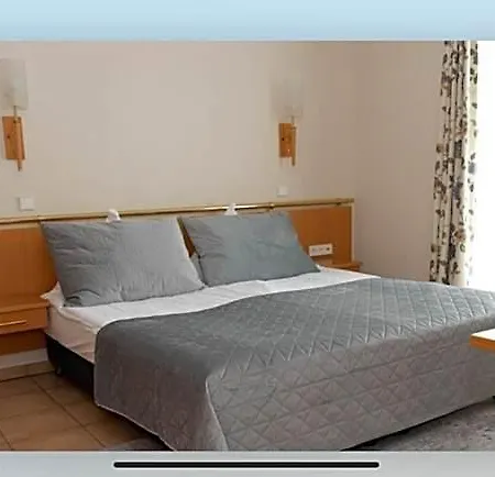 Hotel Victoria *